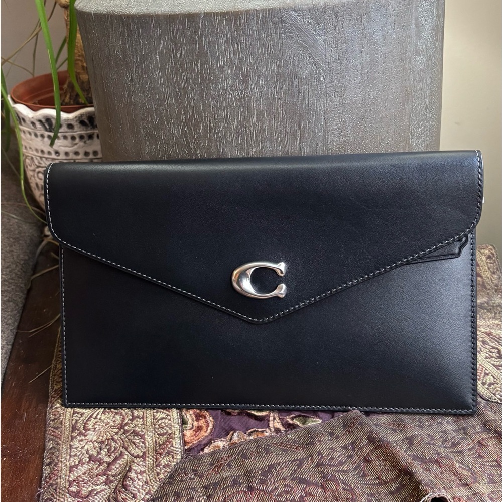 Authentic Coach 1941 black Leather flap magnetic closure Clutch/Crossbody - Picture 2 of 11
